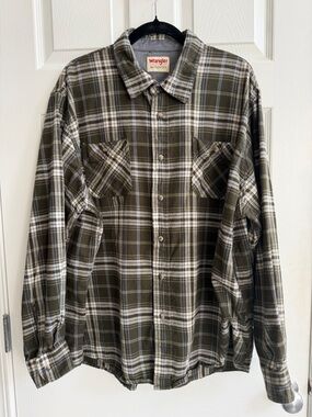 Wrangler Men’s Olive & Cream Plaid Button-Up Shirt